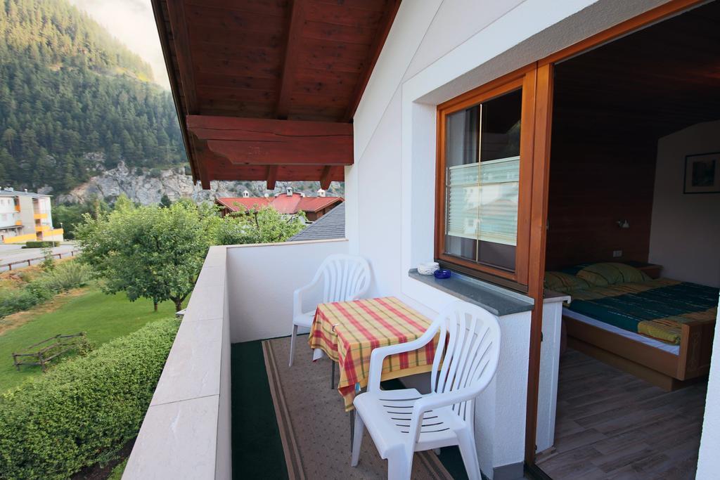 Appartments Haus Hueber Pfunds Chambre photo