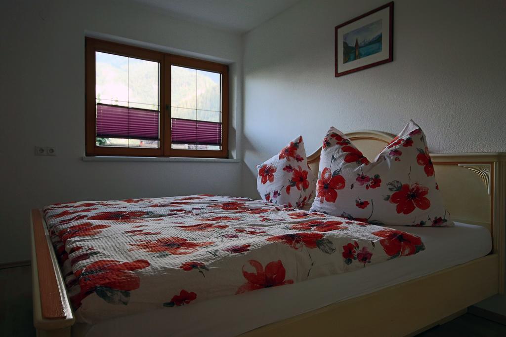 Appartments Haus Hueber Pfunds Chambre photo